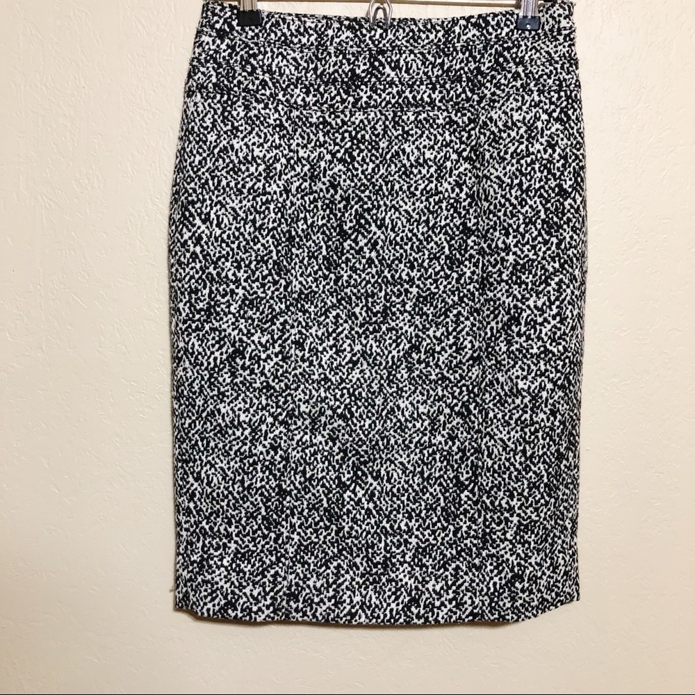White House Black Market Black and White Pencil Skirt